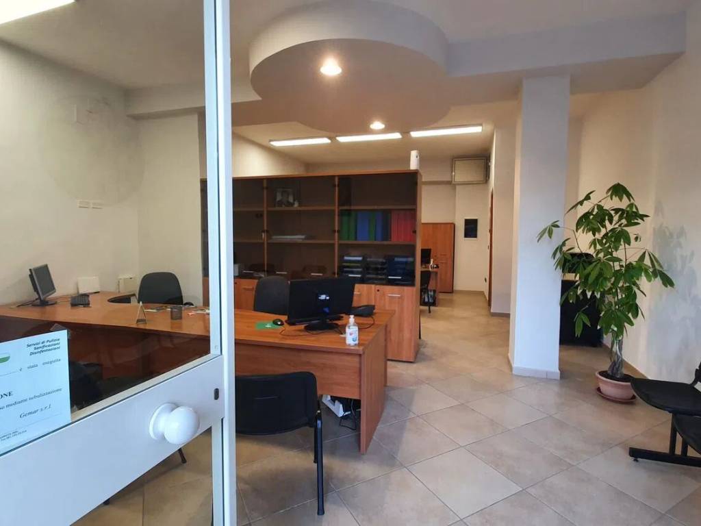 negozio in affitto a Giugliano in Campania