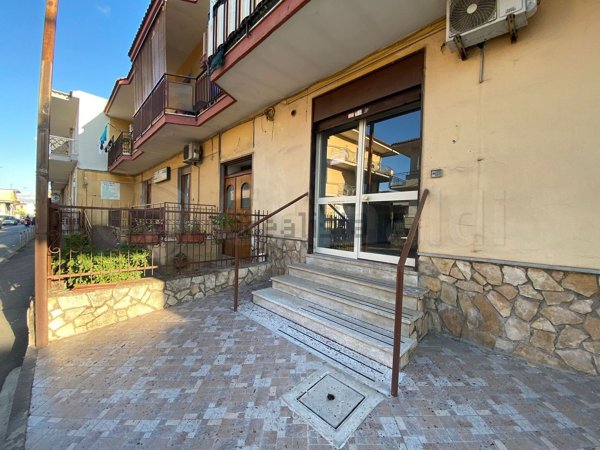 locale commerciale in affitto a Giugliano in Campania