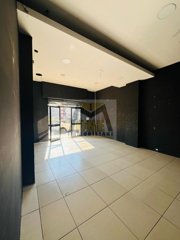 locale commerciale in affitto a Giugliano in Campania