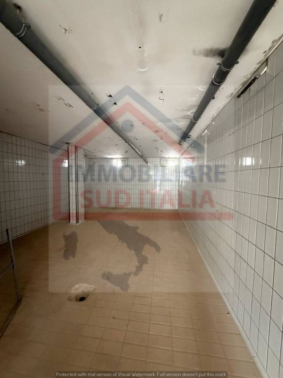 negozio in affitto a Giugliano in Campania in zona Varcaturo