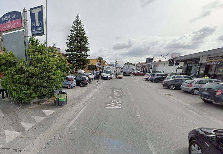 negozio in affitto a Giugliano in Campania in zona Varcaturo