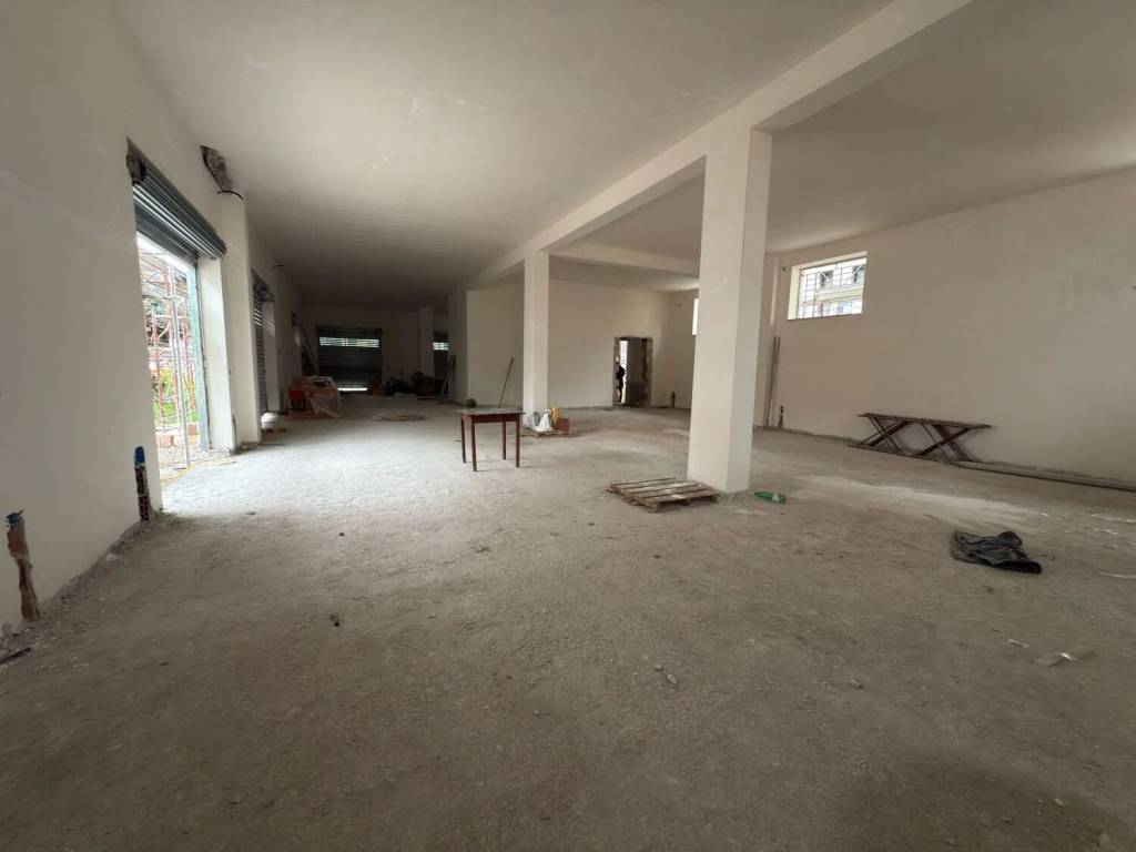 negozio in affitto a Giugliano in Campania