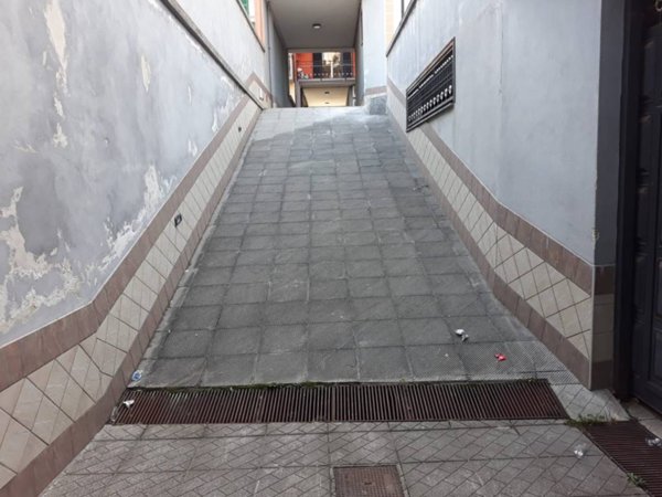 locale commerciale in affitto a Giugliano in Campania