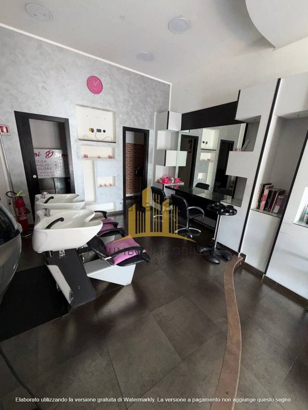 locale commerciale in affitto a Giugliano in Campania