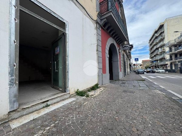 negozio in affitto a Giugliano in Campania
