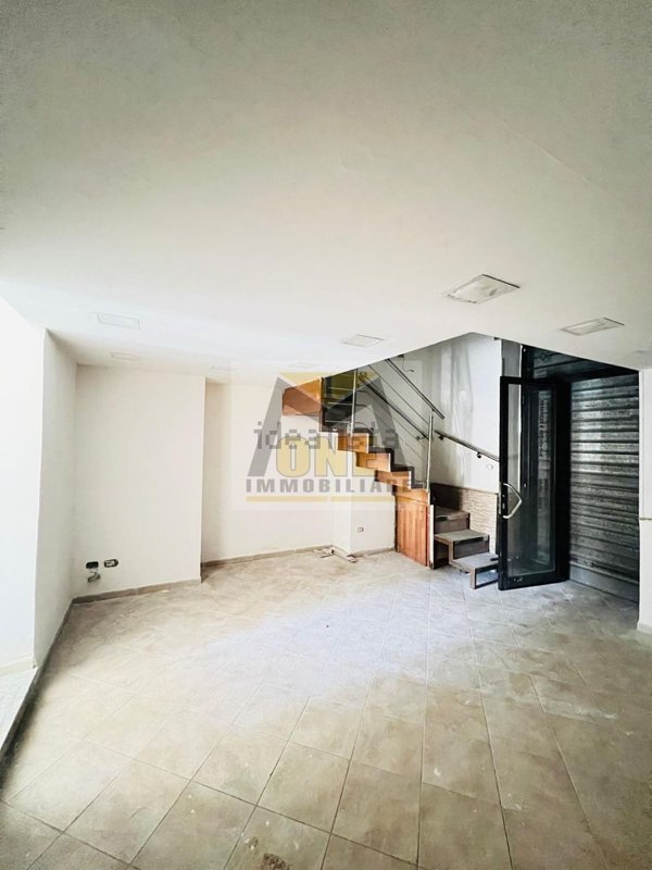 locale commerciale in affitto a Giugliano in Campania