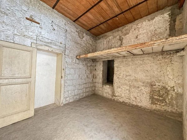 locale commerciale in affitto a Giugliano in Campania