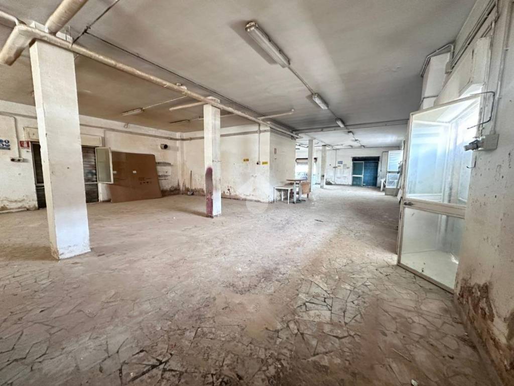 negozio in affitto a Giugliano in Campania