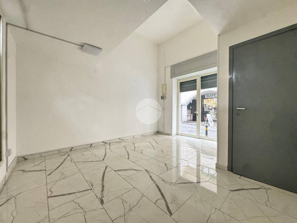 negozio in affitto a Giugliano in Campania