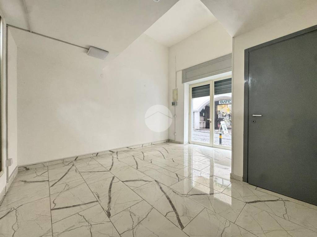 negozio in affitto a Giugliano in Campania