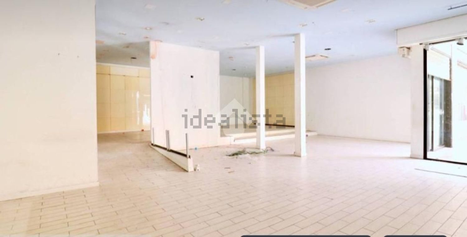 locale commerciale in affitto a Giugliano in Campania