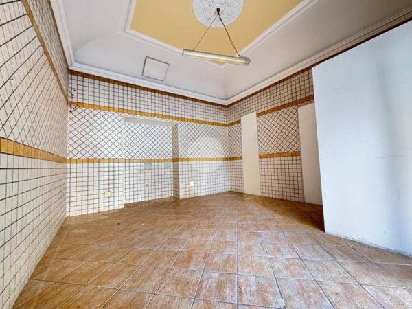 negozio in affitto a Giugliano in Campania