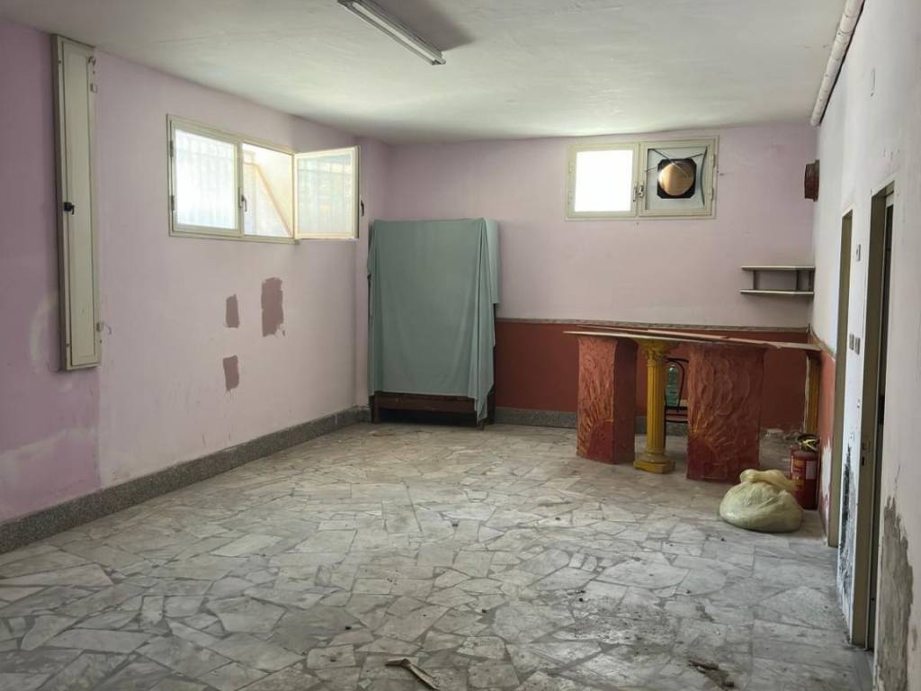 locale commerciale in affitto a Giugliano in Campania