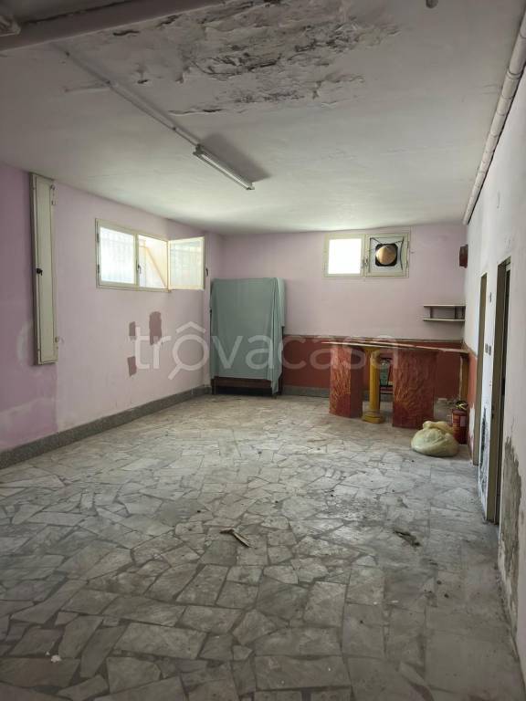 locale commerciale in affitto a Giugliano in Campania