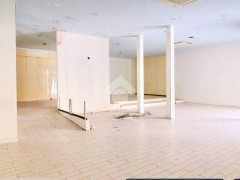 negozio in affitto a Giugliano in Campania