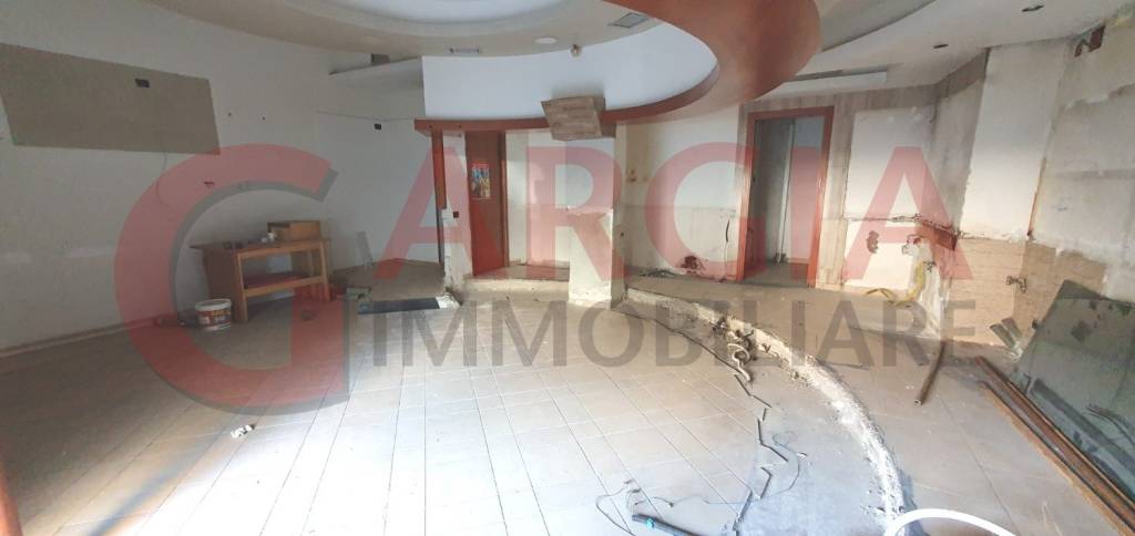 negozio in affitto a Giugliano in Campania