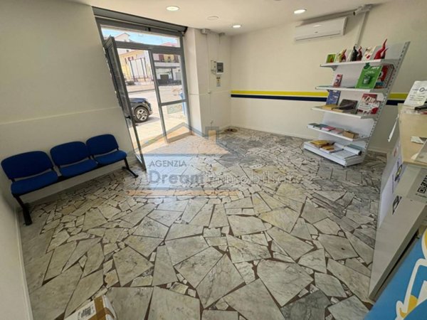 negozio in affitto a Giugliano in Campania