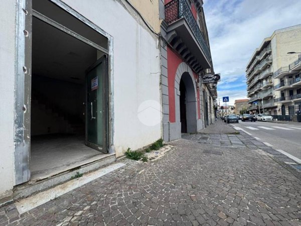negozio in affitto a Giugliano in Campania