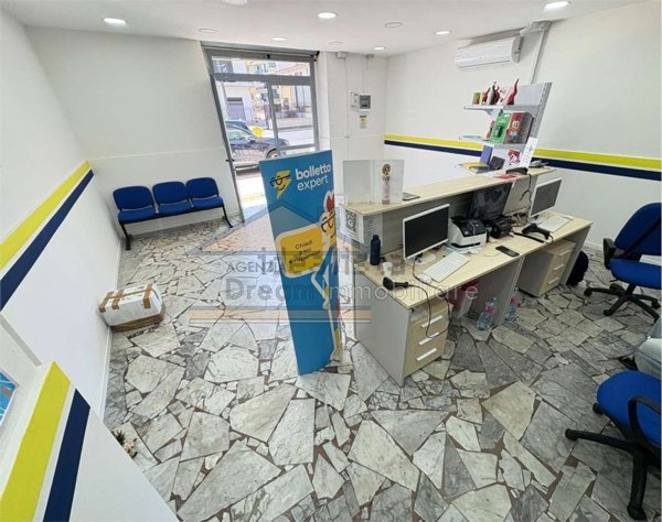 locale commerciale in affitto a Giugliano in Campania