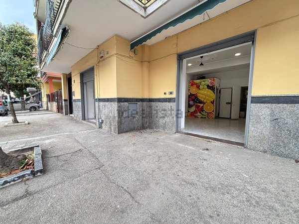locale commerciale in affitto a Giugliano in Campania