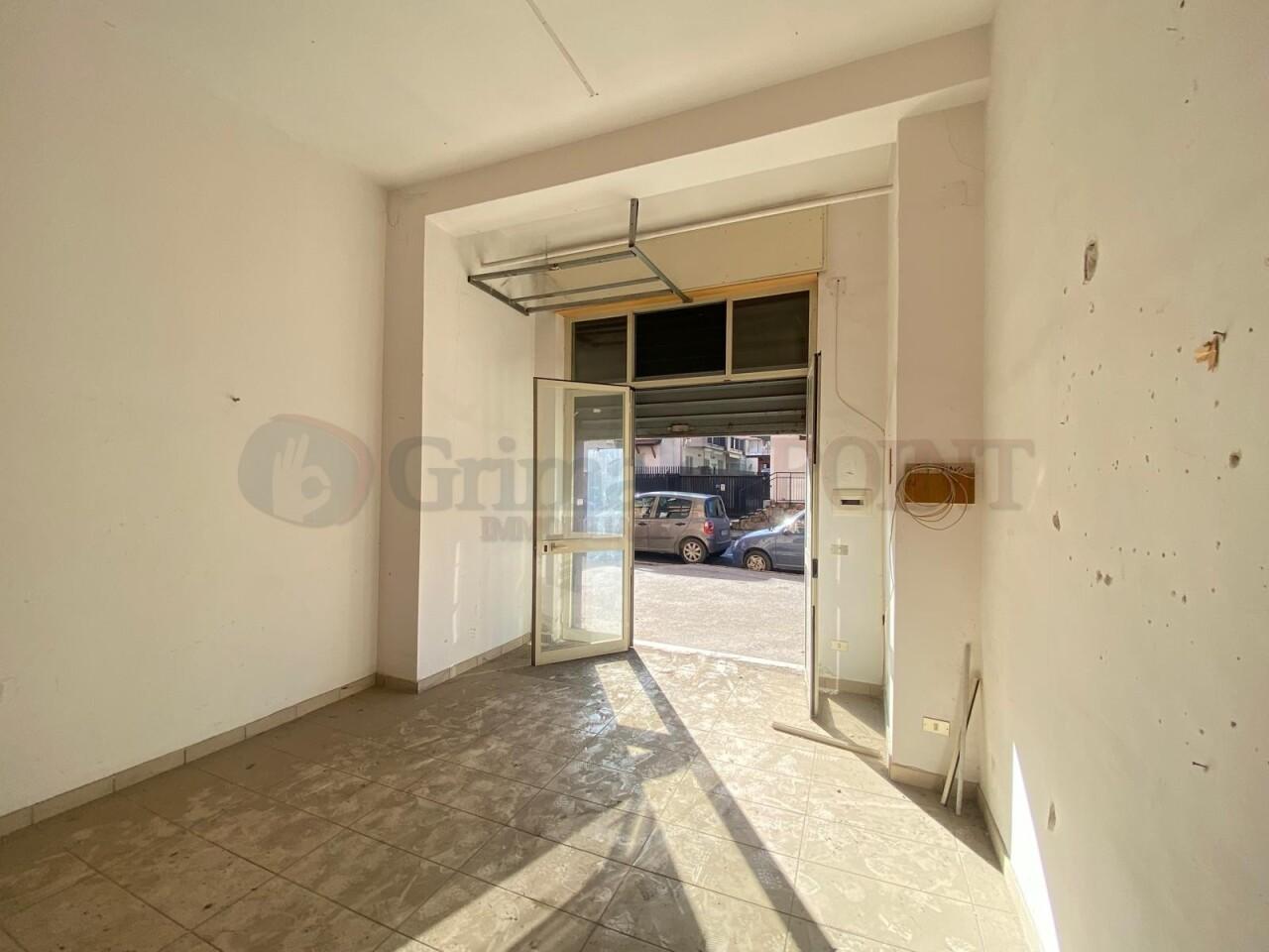 locale commerciale in affitto a Giugliano in Campania