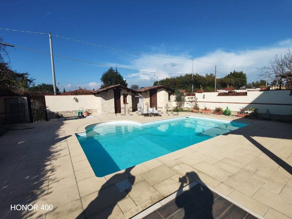 casa indipendente in affitto a Giugliano in Campania in zona Varcaturo