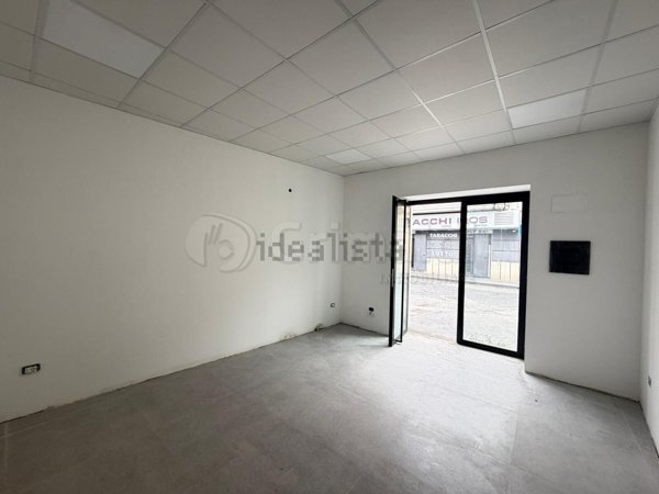 locale commerciale in affitto a Giugliano in Campania