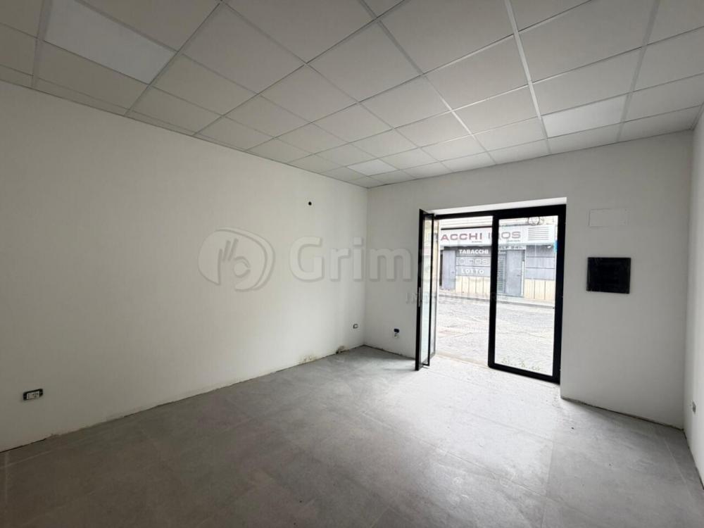 locale commerciale in affitto a Giugliano in Campania