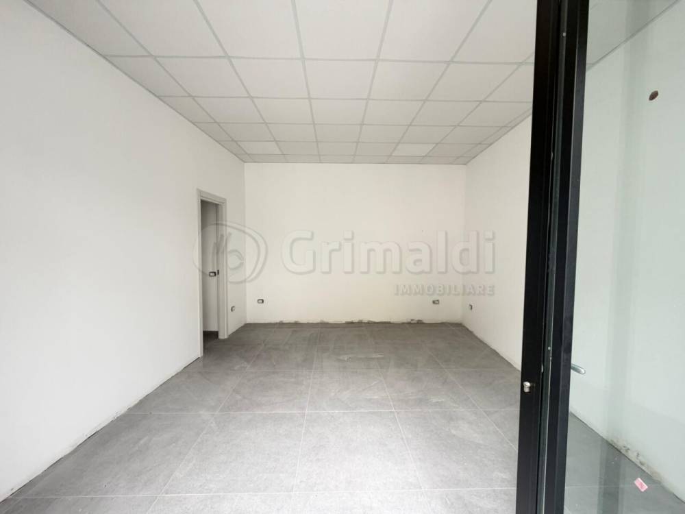 locale commerciale in affitto a Giugliano in Campania
