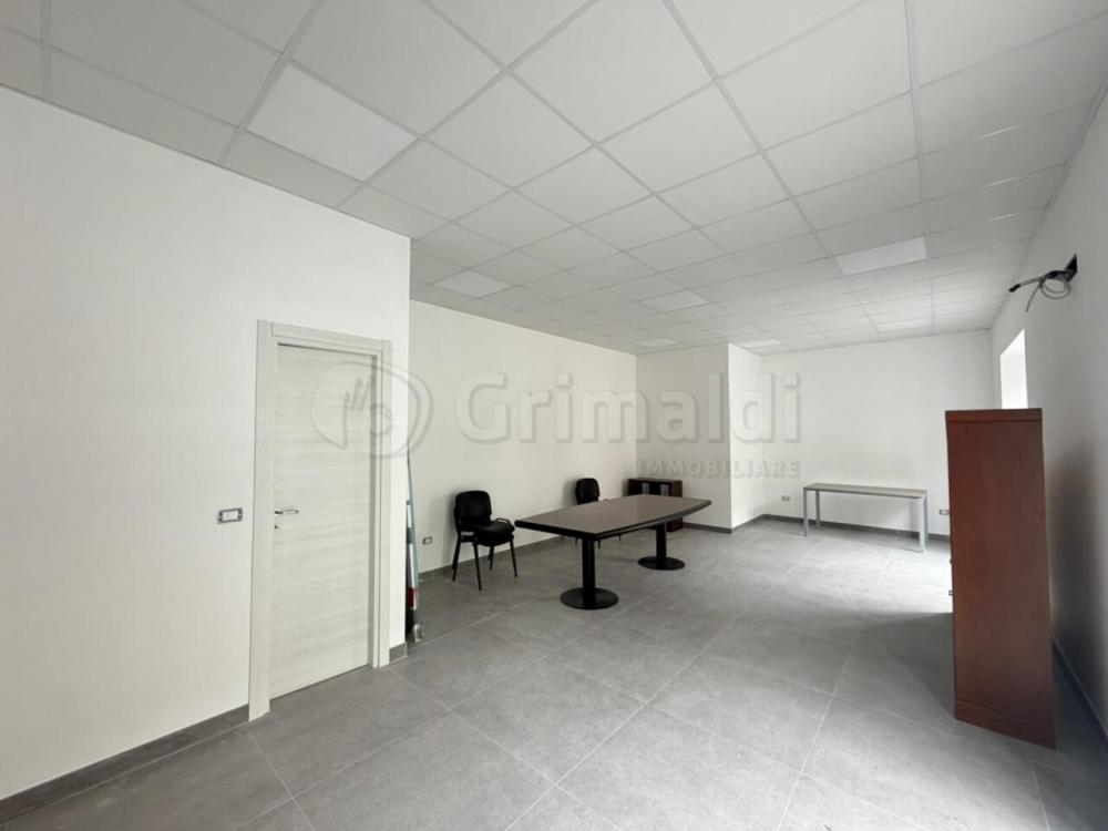 locale commerciale in affitto a Giugliano in Campania