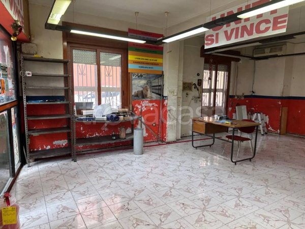 locale commerciale in affitto a Giugliano in Campania