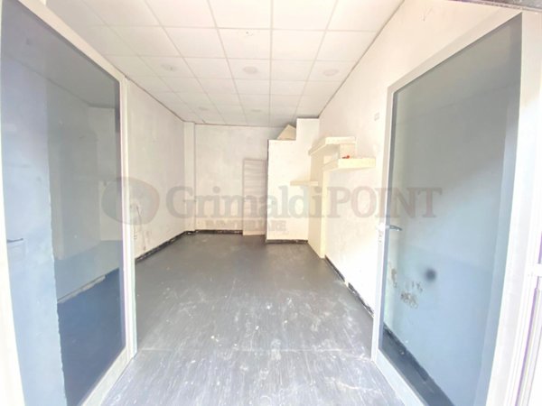 locale commerciale in affitto a Giugliano in Campania