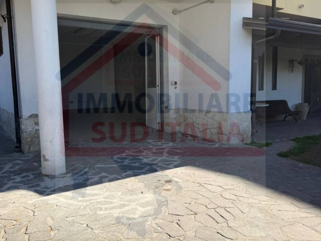 locale commerciale in affitto a Giugliano in Campania