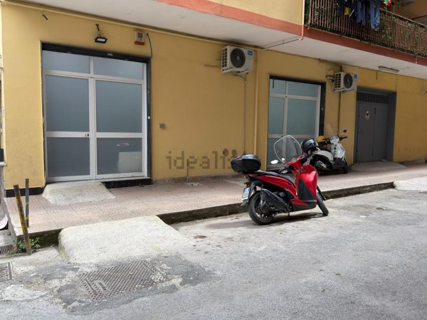 locale commerciale in affitto a Giugliano in Campania