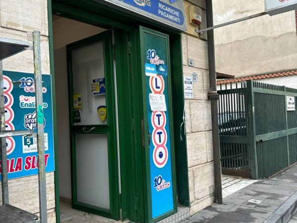 negozio in affitto a Giugliano in Campania