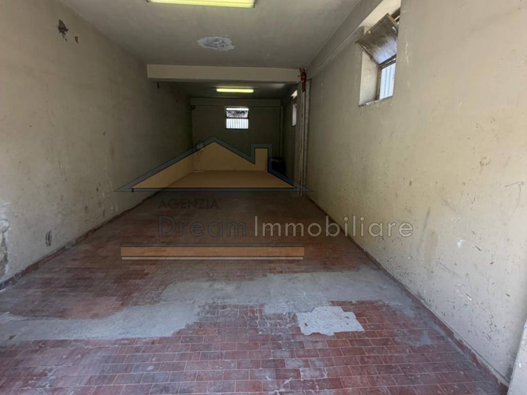 locale commerciale in affitto a Giugliano in Campania