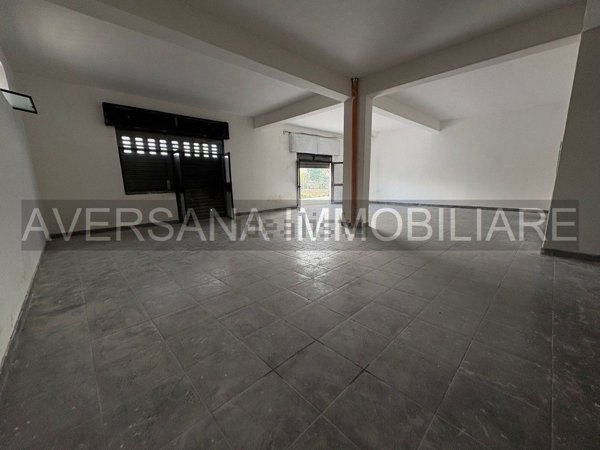 locale commerciale in affitto a Giugliano in Campania