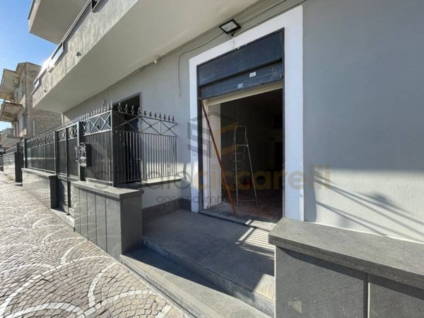 negozio in affitto a Giugliano in Campania