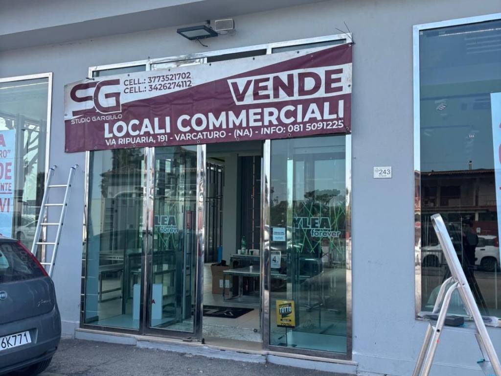negozio in affitto a Giugliano in Campania in zona Varcaturo
