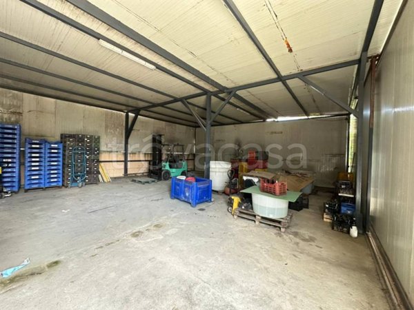 locale commerciale in affitto a Giugliano in Campania
