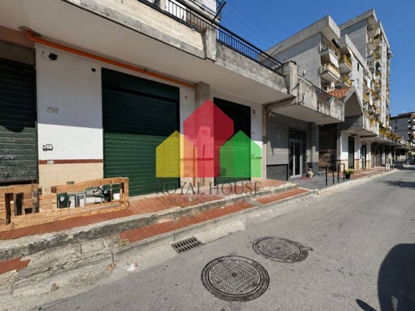 negozio in affitto a Giugliano in Campania in zona Casacelle