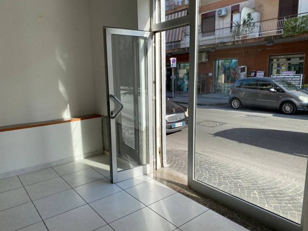 negozio in affitto a Giugliano in Campania