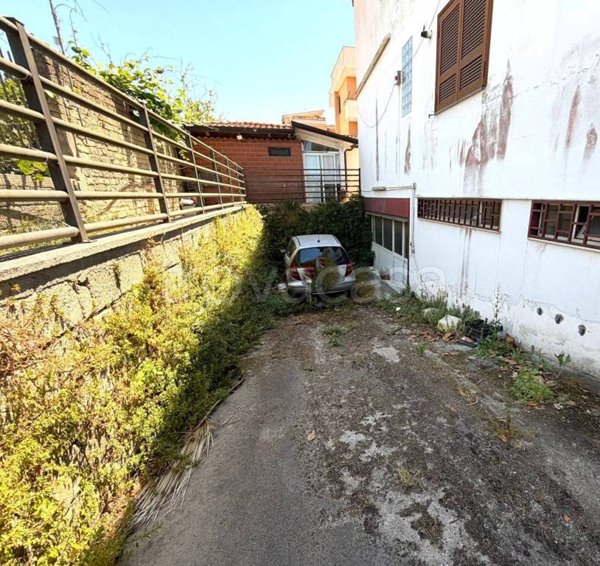locale commerciale in affitto a Giugliano in Campania