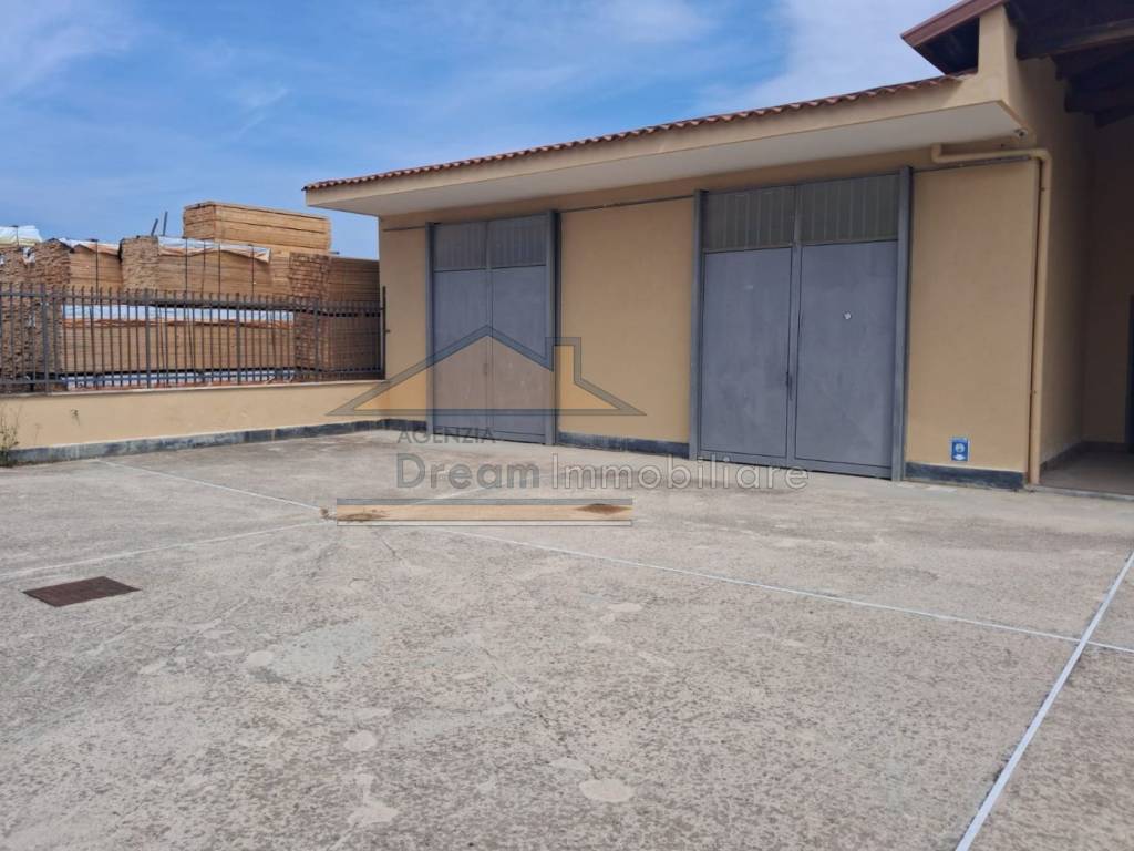 locale commerciale in affitto a Giugliano in Campania in zona Ponte Riccio