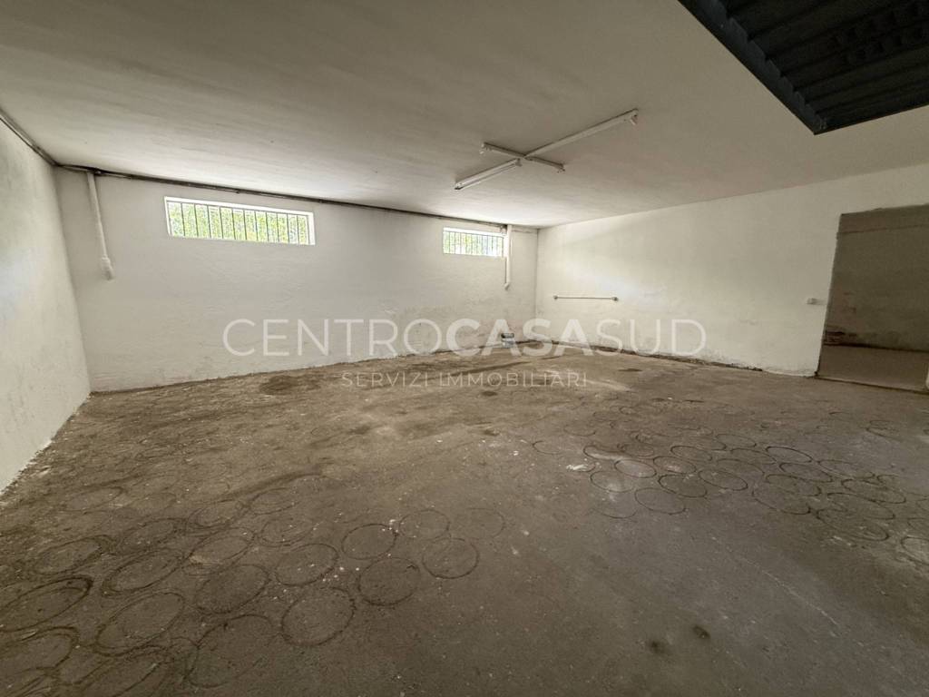 locale commerciale in affitto a Giugliano in Campania