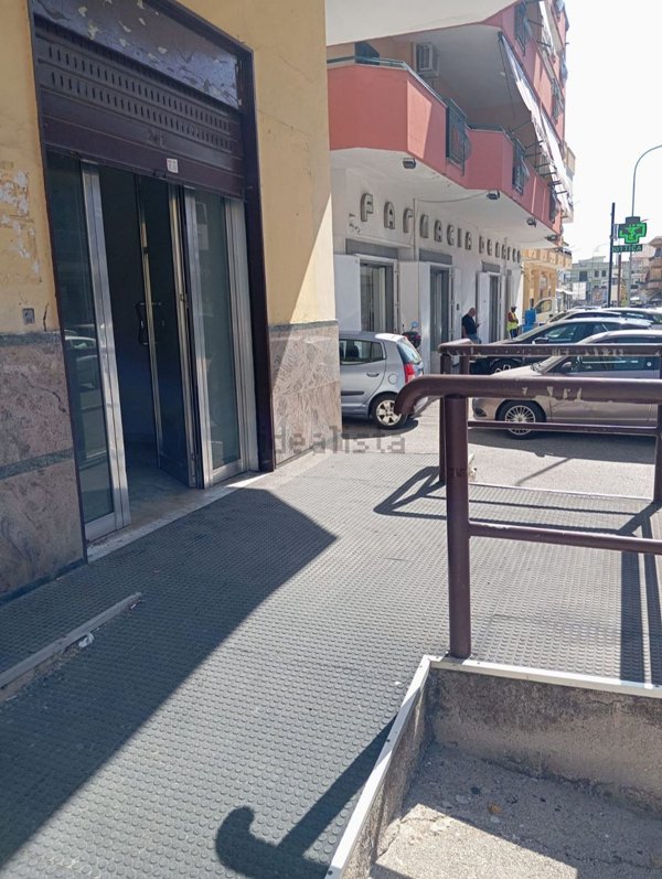locale commerciale in affitto a Giugliano in Campania