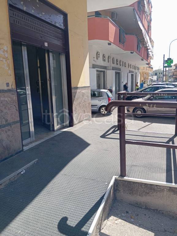 negozio in affitto a Giugliano in Campania