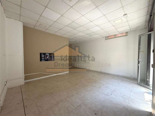 locale commerciale in affitto a Giugliano in Campania