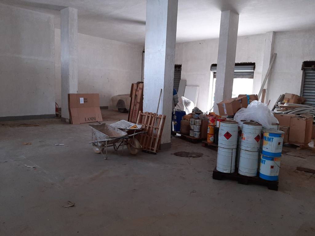 locale commerciale in affitto a Giugliano in Campania