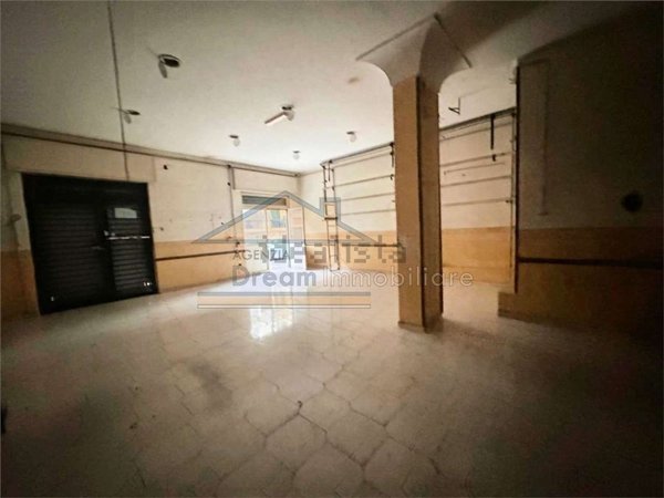 locale commerciale in affitto a Giugliano in Campania